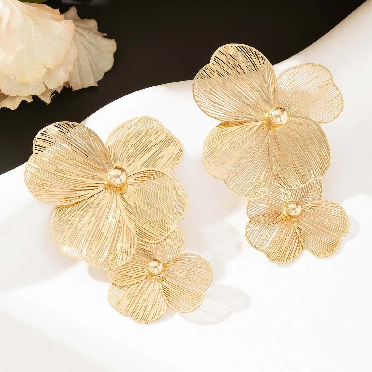 Geometric Earrings For Women Exaggerated Metal Leaves Flowers Ear Accessories Holiday Party Gift OL Fashion Jewelry EE020