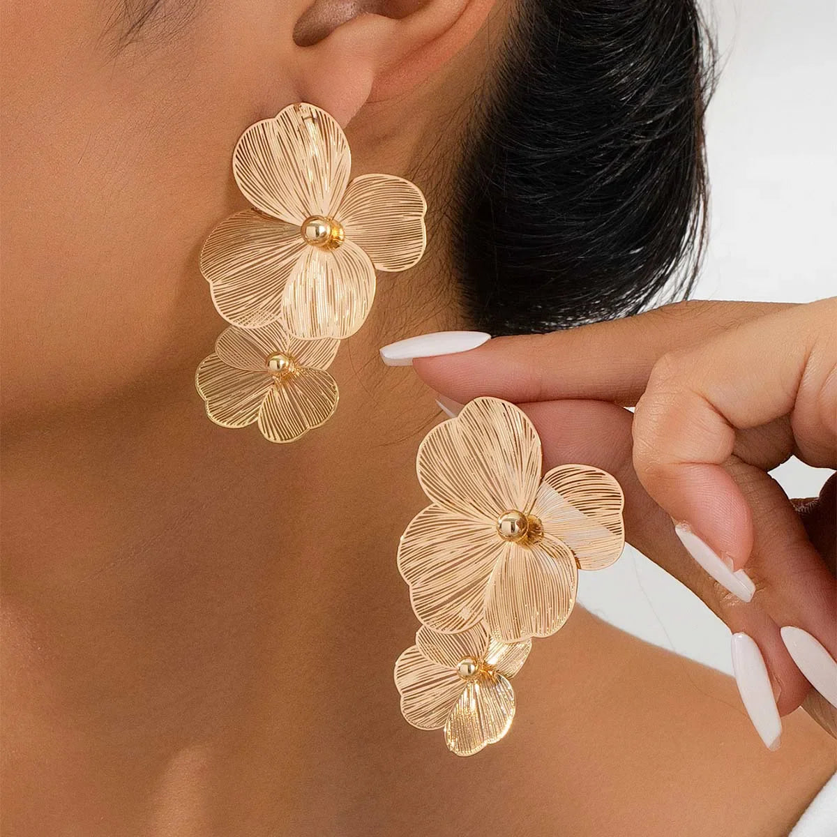 Geometric Earrings For Women Exaggerated Metal Leaves Flowers Ear Accessories Holiday Party Gift OL Fashion Jewelry EE020