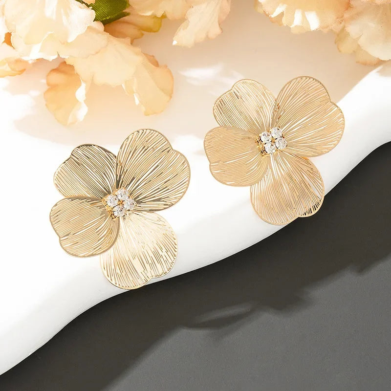 Geometric Earrings For Women Exaggerated Metal Leaves Flowers Ear Accessories Holiday Party Gift OL Fashion Jewelry EE020
