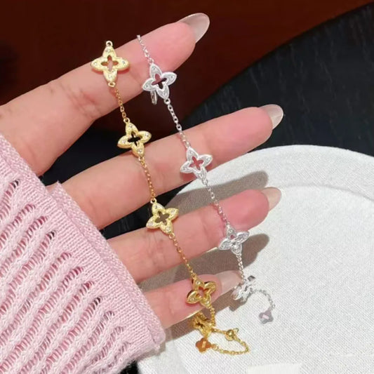 New Product A simple and fashionable four-leaf clover-shaped gold-plated bracelet, popular in European and American styles.