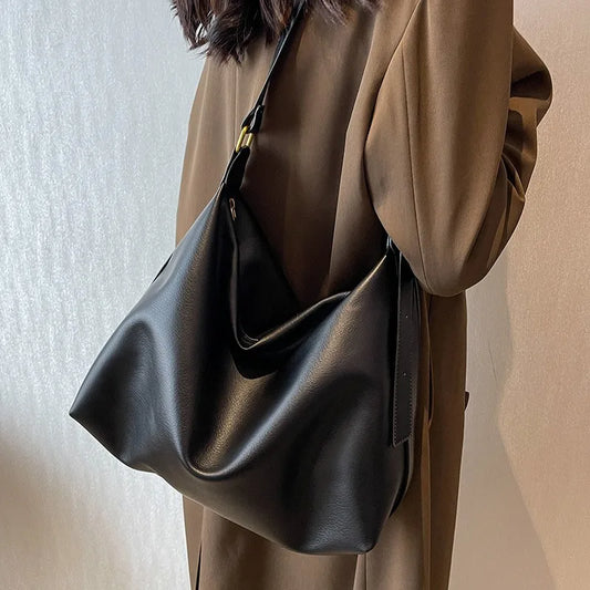 Black bag, women's fashion, large capacity single shoulder crossbody bag, casual and versatile